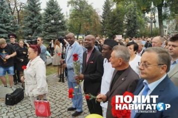 На "Марше мира" киевская школота кричала: «Смерть ворогам!»