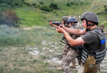 В стрельбах на полигоне в Луганской области женщины-военнослужащие обошли мужчин (Фото)