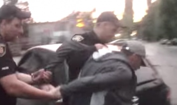 Пьяный депутат, устроивший аварию, пытался сбежать от полицейских (Видео)