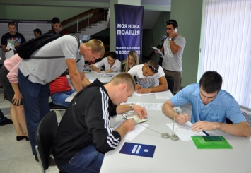За первый день в полтавскую полицию подали заявления более 1,5 тыс. кандидатов, - Аваков
