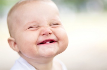 Младенцы специально заставляют родителей улыбаться – Ученые