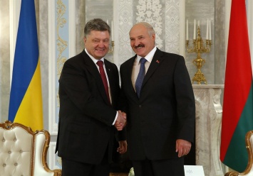 Лукашенко поздравил Порошенко с 50-летием