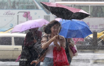 Около сотни авиарейсов отменили в Японии из-за тайфуна