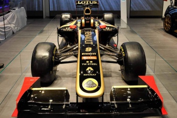 Renault планирует купить пакет акций команды Lotus F1