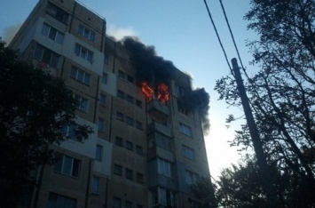 В центре Симферополя загорелась многоэтажка: двое пострадавших (ФОТО)