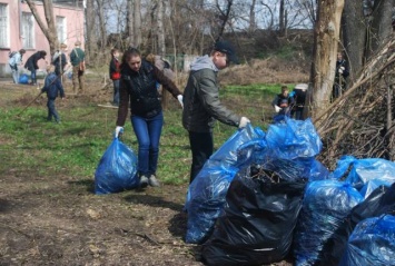 Криворожан приглашают принять участие в уборке мусора между железнодорожным и навесным мостами на Карачунах