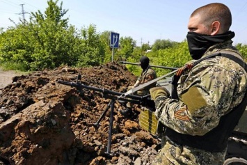 Вечером боевики открывали огонь по опорным пунктам в Зайцево и Луганском, - пресс-центр АТО