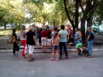Жители центра Запорожья пожаловались самовыдвиженцу