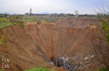 Чрезвычайная ситуация в Закарпатье. В Солотвино образовался новый огромный кратер (ФОТО)