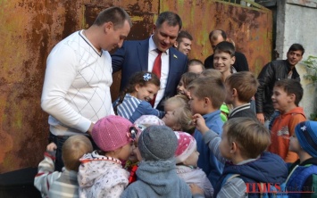 "Самое большое счастье – это видеть, как радуются наши дети", - Борис Козырь на открытии детской площадки