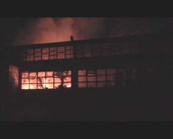 Черкасские спасатели ликвидировали пожар в помещении по изготовлению топливных гранул