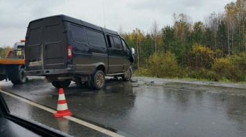 В Екатеринбурге на ЕКАД Mercedes врезался в Газель, пострадали 7 человек