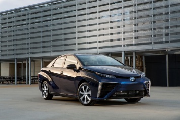 Концерн Toyota распродал все выпущенные водородные седаны Mirai