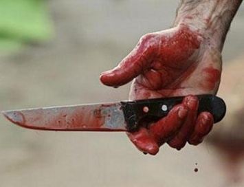 20 ножевых ранений причинил мужчина своему знакомому из-за женщины