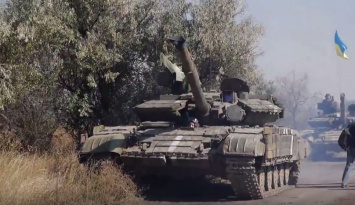 Спикер АТО опубликовал видео отвода танков в Луганской области
