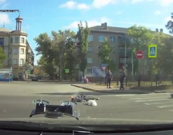 В Липецке водитель сбил пенсионерку, хотел запихнуть ее в машину, но бросил на дороге