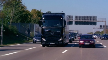 Самоуправляемый грузовик впервые выехал на загородное шоссе