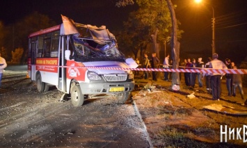 В Николаеве из-за столкновения грузовика с "маршруткой" погибли две женщины