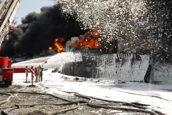 Пожар на нефтебазе "БРСМ" не нанес вреда окружающей среде, - Минэкологии