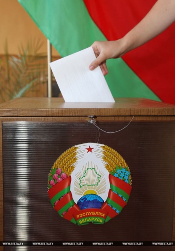 В досрочном голосовании на выборах президента Белоруссии за день приняли участие 4,49% избирателей