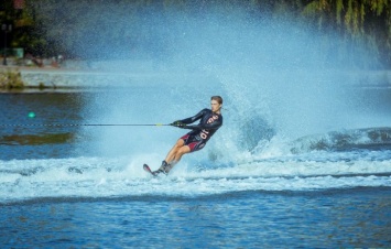 В Днепропетровске прошел турнир по водным лыжам (ВИДЕО)