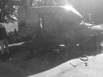 На Волыни грузовик врезался в микроавтобус, пострадали восемь человек