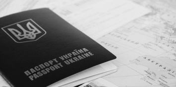 Яценюк заявил о выдаче 660 тыс. биометрических паспортов с начала года