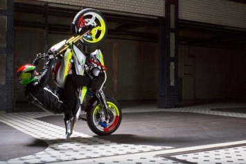 BMW Motorrad представила новый концепт-байк для стантрайдинга