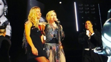 На концерте Мадонны в США красноярская фанатка вышла на сцену