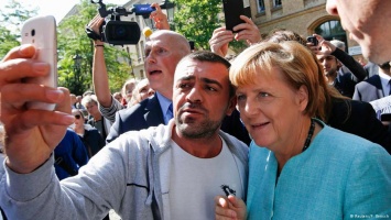 Опрос: Почти половина немцев не поддерживают Меркель по беженцам