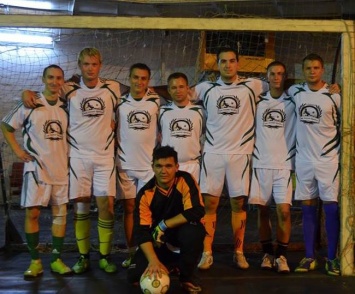 По-товарищески: сборная Лиги уличного футбола обыграла команду «Купол» 79-й Николаевской отдельной аэромобильной бригады
