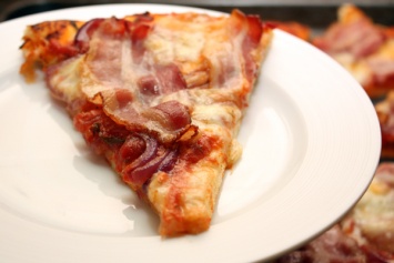 В Запорожье массовое отравление "пиццей с беконом"