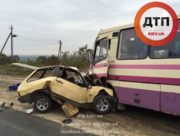 В ДТП с автобусом во Львовской обл. 1 человек погиб, трое пострадали