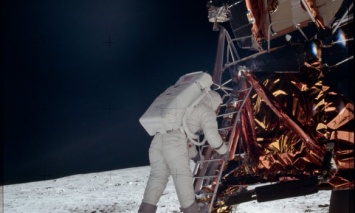 Фотографии экспедиции на Луну вдохновили американского оператора "превратить" их в научно-популярный фильм