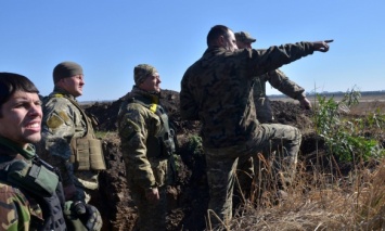 Боевики применяют против сил АТО стрелковое оружие и технику в "серой зоне", - пресс-центр АТО