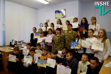 Для детей, живущих в немирное время: в Николаевской школе №64 прошел Урок мужества с участием морпехов