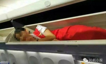 Китайские стюардессы пожаловались на "обряды инициации" в компании
