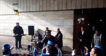 Кикабидзе спел в киевском метро с уличными музыкантами