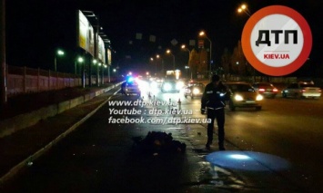 На Броварском проспекте в Киеве водитель насмерть сбил пешехода и скрылся, - источник