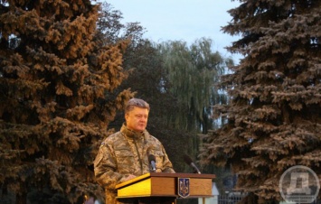 153 военнослужащих, 11 из них - посмертно были награждены Верховным главнокомандующим Украины