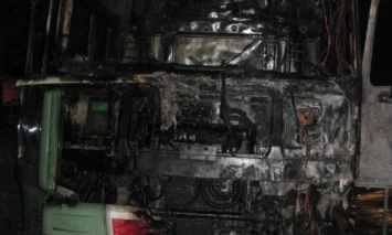 В Днепровском районе Киева горела фура, водитель погиб