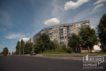 В Кривом Роге по улице Сахарова начался ямочный ремонт проезжей части