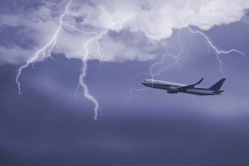 В кабину пилотов «Боинга» попала молния на подлете к аэропорту Москвы