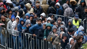 Ведомство канцлера ФРГ предлагает депортировать больше беженцев