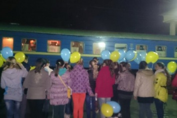 Это нужно видеть! Как в Закарпатье встречают детей с Донбасса (ФОТО, ВИДЕО)