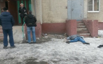 В Барнауле мужчина упал с высоты девятого этажа