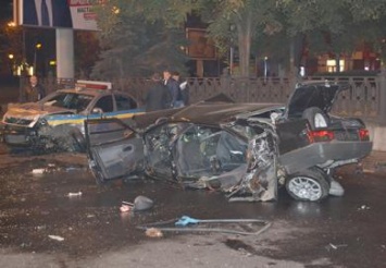 В Днепропетровске во время преследования водитель «99-й» влетел в машину ГАИ