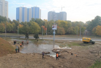 В Киеве произошел порыв на водопроводе: несколько улиц на Куреневке остались без воды