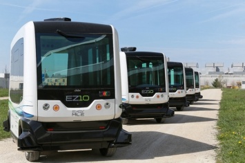 Самоуправляемым автобусам доверили перевозку пассажиров в США и Сингапуре