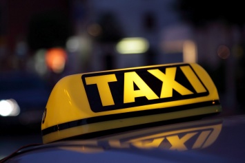 Трое подростоков напали на таксиста